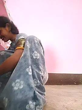 Eshna Dabral online show from November 4, 2025, 1:53 am