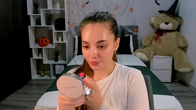 Snapshot of MelanieAlves chatting on October 15, 2025, 12:35 pm MelanieAlves online show from October 15, 2025, 12:35 pm