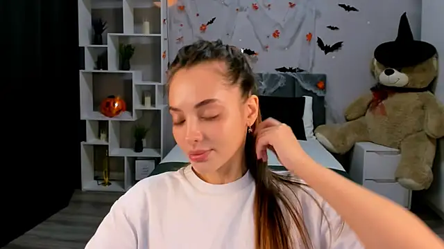 Snapshot of MelanieAlves chatting on October 17, 2025, 7:44 am MelanieAlves online show from October 17, 2025, 7:44 am