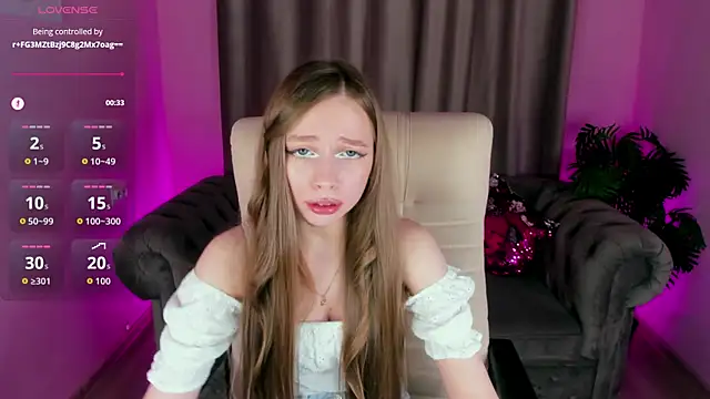 Amy Waynee online show from November 13, 2025, 5:17 pm