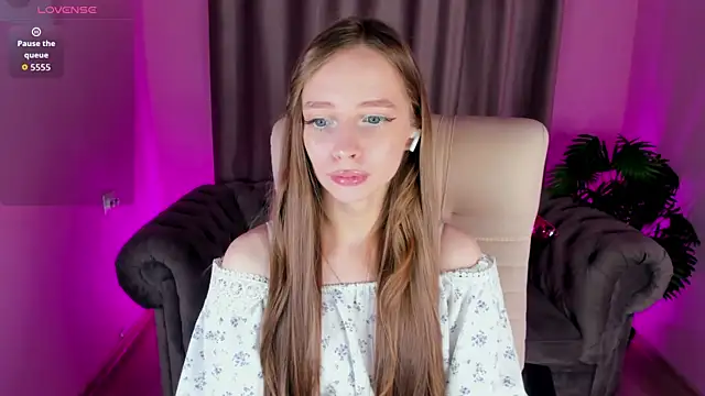 Amy Waynee online show from November 7, 2025, 5:06 pm