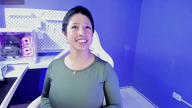 Snapshot of Elaine87_ chatting on November 19, 2025, 9:48 pm Elaine87 online show from November 19, 2025, 9:48 pm