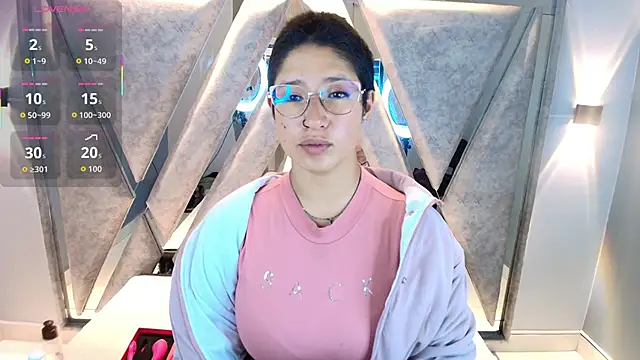 Snapshot of Elaine87_ chatting on October 28, 2025, 7:35 pm Elaine87 online show from October 28, 2025, 7:35 pm