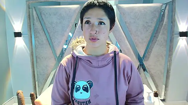 Snapshot of Elaine87_ chatting on November 26, 2025, 7:25 pm Elaine87 online show from November 26, 2025, 7:25 pm