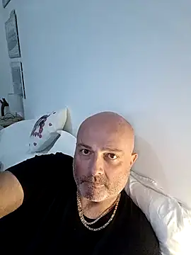 Alexis Bull online show from November 7, 2025, 2:10 pm