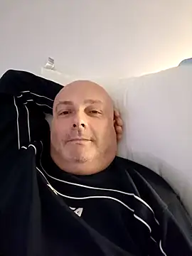 Snapshot of Alexis_Bull chatting on March 19, 2025, 8:34 am Alexis Bull online show from March 19, 2025, 8:34 am