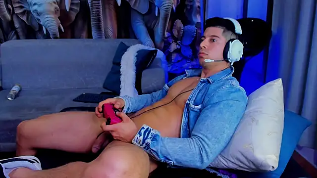 Lukas Green online show from November 12, 2025, 8:40 am