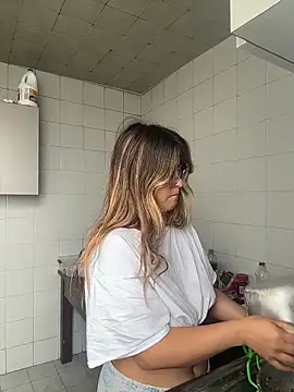 Snapshot of emma__bell_ chatting on December 4, 2025, 2:38 pm emma bell online show from December 4, 2025, 2:38 pm