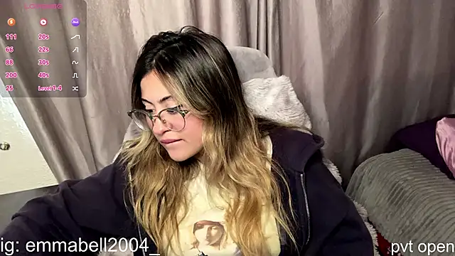 Snapshot of emma__bell_ chatting on December 14, 2025, 9:20 pm emma bell online show from December 14, 2025, 9:20 pm