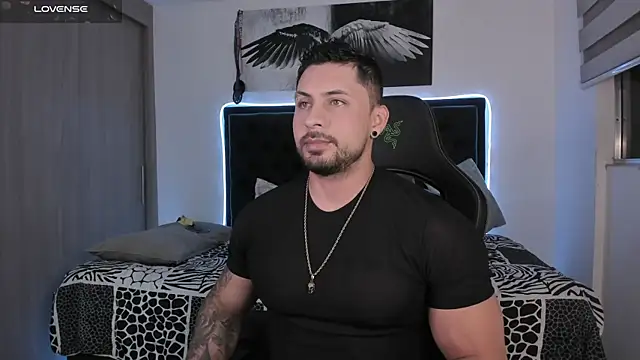 Snapshot of santi_aesthetic chatting on June 4, 2026, 2:05 am santi aesthetic online show from June 4, 2026, 2:05 am