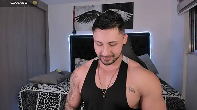 Snapshot of santi_aesthetic chatting on June 12, 2026, 1:36 am santi aesthetic online show from June 12, 2026, 1:36 am