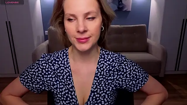 MelanieBennett online show from April 19, 2026, 6:03 am