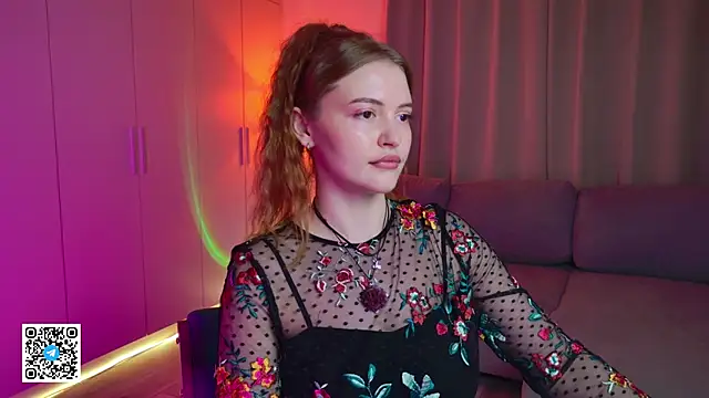 TesssaHart online show from May 17, 2026, 1:44 pm