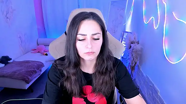 ValeriiMills online show from December 4, 2025, 4:06 pm