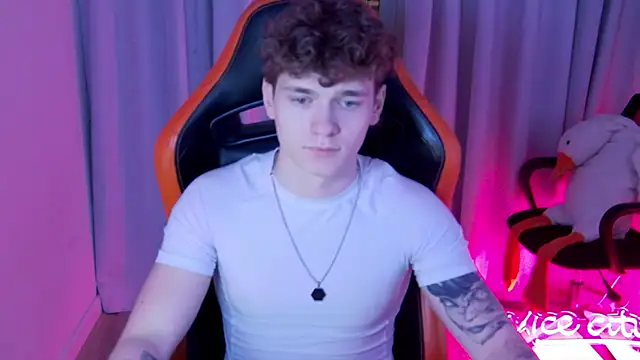 DanyDavis online show from April 12, 2026, 4:43 pm