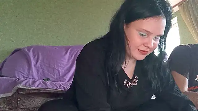 SweetPiggyx online show from May 18, 2026, 2:33 pm