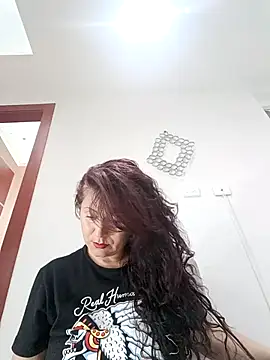 lunadicty online show from November 30, 2025, 8:09 pm