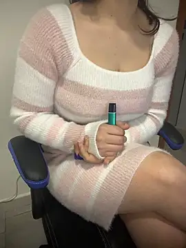 Snapshot of Monella123 chatting on February 4, 2026, 2:34 pm Monella123 online show from February 4, 2026, 2:34 pm