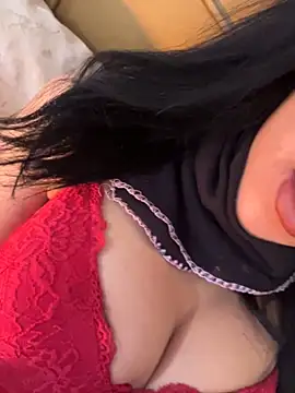 QueenLujaine online show from April 3, 2026, 9:05 am