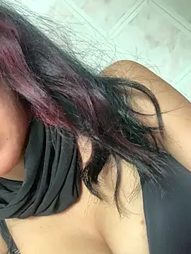 Snapshot of QueenLujaine chatting on July 5, 2026, 10:44 am QueenLujaine online show from July 5, 2026, 10:44 am