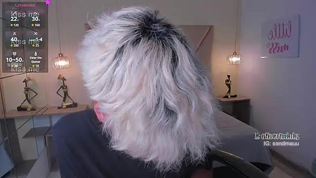 OliverTwinky online show from November 13, 2025, 1:04 pm