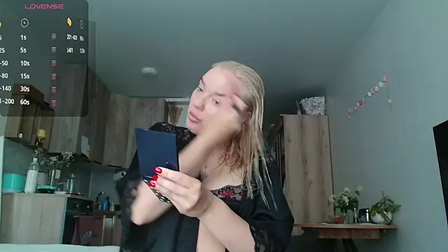 Snapshot of Eva___forever chatting on July 8, 2026, 4:57 am Eva forever online show from July 8, 2026, 4:57 am