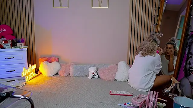 SabrinaJade online show from September 9, 2025, 5:06 am