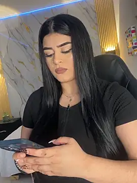 Snapshot of Kariina__69 chatting on February 24, 2026, 12:33 am Kariina 69 online show from February 24, 2026, 12:33 am