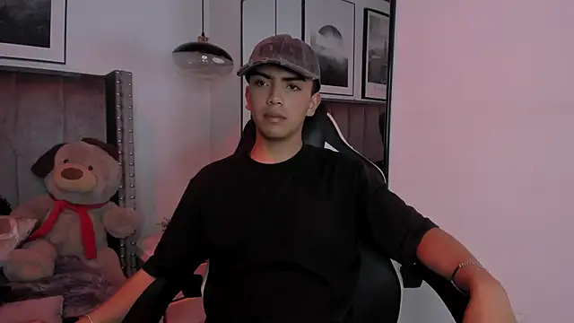 Snapshot of Niick_Twink chatting on September 19, 2025, 7:40 pm Niick Twink online show from September 19, 2025, 7:40 pm