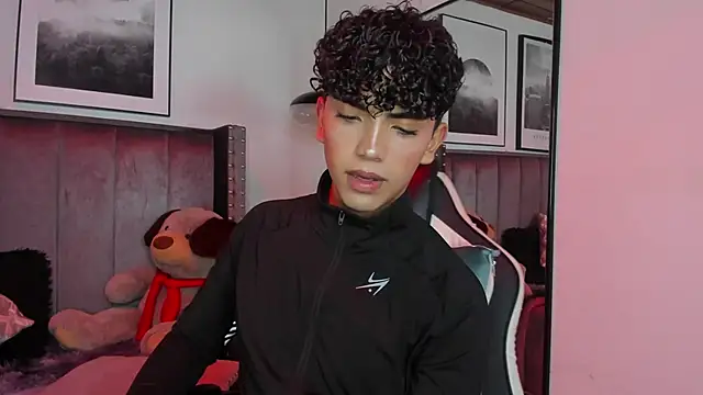 Snapshot of Niick_Twink chatting on September 23, 2025, 7:43 pm Niick Twink online show from September 23, 2025, 7:43 pm