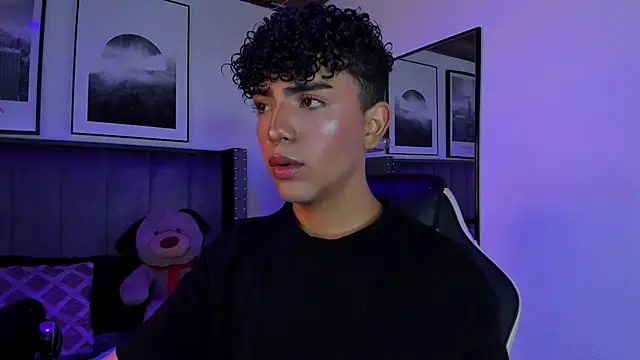 Snapshot of Niick_Twink chatting on October 6, 2025, 7:14 pm Niick Twink online show from October 6, 2025, 7:14 pm