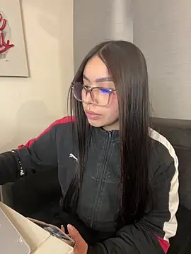 Snapshot of Cristina_pinkk chatting on November 29, 2025, 3:28 am Cristina pinkk online show from November 29, 2025, 3:28 am