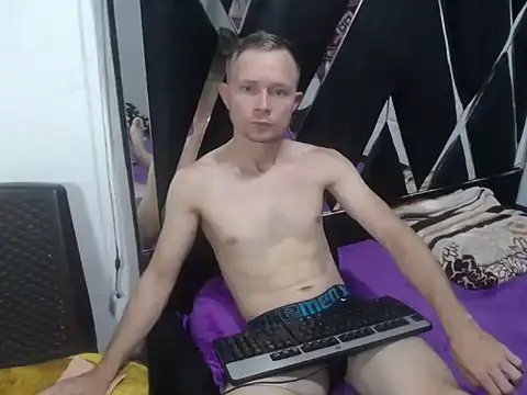 Snapshot of hot_mann11 chatting on October 8, 2025, 10:10 pm hot mann11 online show from October 8, 2025, 10:10 pm