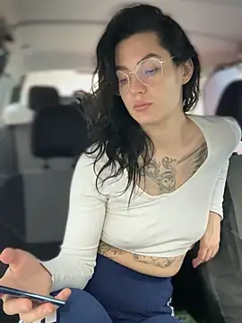 Snapshot of MeekyRich chatting on October 9, 2025, 3:51 am MeekyRich online show from October 9, 2025, 3:51 am