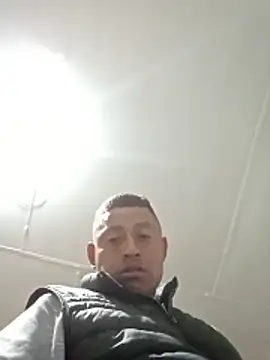 luuiss12 online show from October 30, 2025, 5:28 am