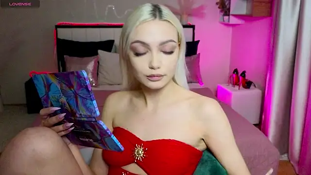 LinaLirian online show from October 24, 2025, 2:16 pm