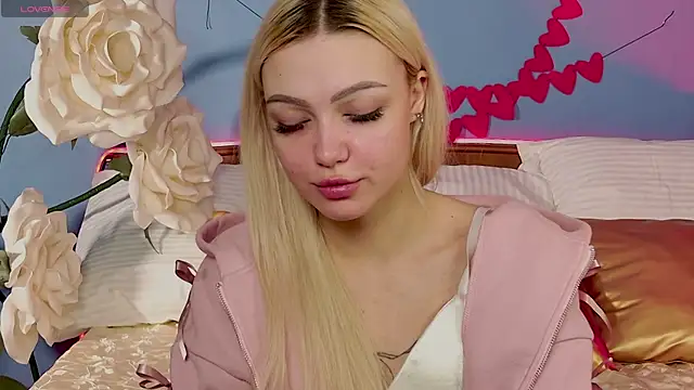 LinaLirian online show from March 17, 2026, 9:23 am