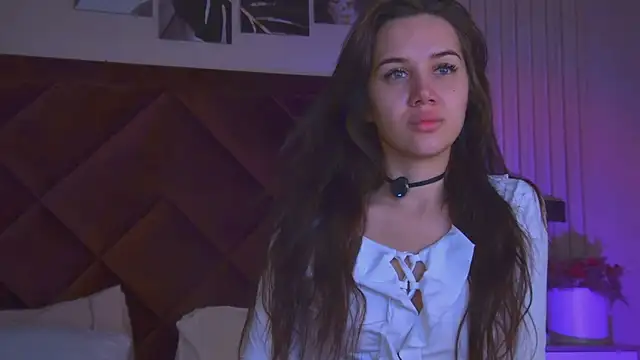 StacyHarland online show from September 28, 2025, 4:08 am