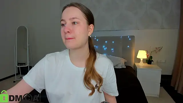 Candy Cansew online show from December 15, 2025, 9:26 am