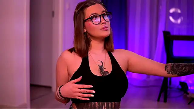 Snapshot of AryaDeluna chatting on October 24, 2025, 6:07 pm AryaDeluna online show from October 24, 2025, 6:07 pm