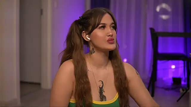 Snapshot of AryaDeluna chatting on November 17, 2025, 7:07 pm AryaDeluna online show from November 17, 2025, 7:07 pm