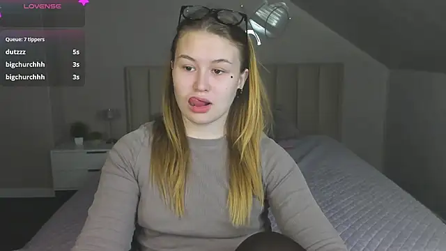 Snapshot of Christine_Wallker chatting on October 15, 2025, 2:43 am Christine Wallker online show from October 15, 2025, 2:43 am
