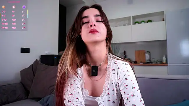 Snapshot of CupSizeGirl chatting on December 5, 2025, 1:10 pm CupSizeGirl online show from December 5, 2025, 1:10 pm