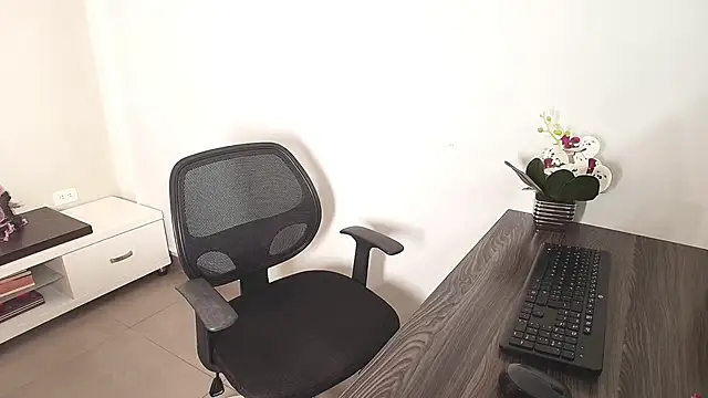  Victoria Collins online show from October 17, 2025, 11:12 am