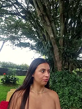 Lunaluxe1001 online show from December 16, 2025, 2:43 pm