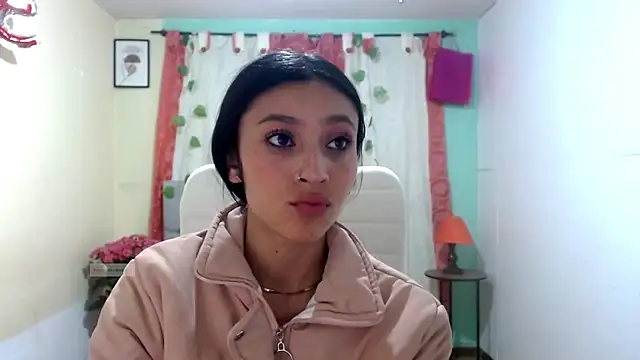 Snapshot of vale_miel chatting on October 28, 2025, 12:22 am vale miel online show from October 28, 2025, 12:22 am