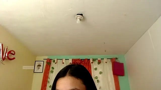 Snapshot of vale_miel chatting on September 11, 2025, 5:46 pm vale miel online show from September 11, 2025, 5:46 pm