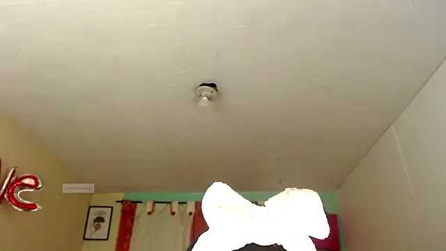 Snapshot of vale_miel chatting on November 15, 2025, 11:53 pm vale miel online show from November 15, 2025, 11:53 pm