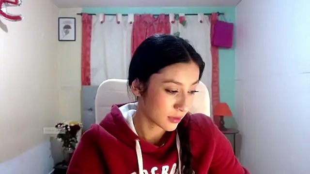 Snapshot of vale_miel chatting on November 15, 2025, 2:26 am vale miel online show from November 15, 2025, 2:26 am