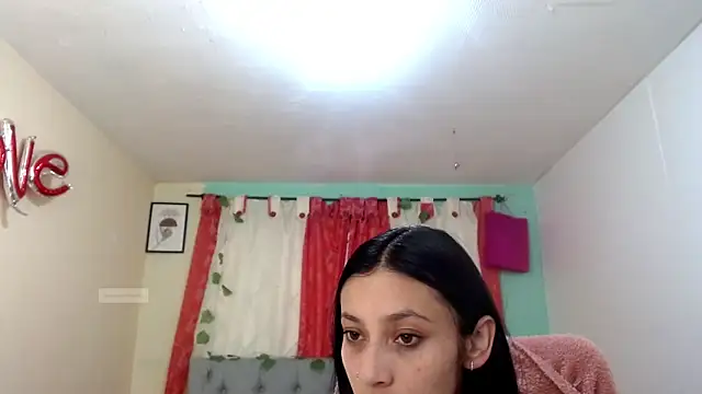 Snapshot of vale_miel chatting on September 23, 2025, 6:04 pm vale miel online show from September 23, 2025, 6:04 pm